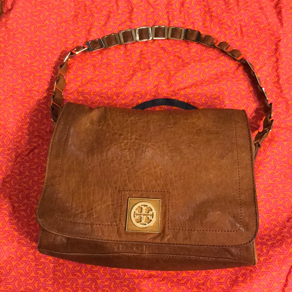 Tory Burch Tan Shoulder Purse with Gold link strap